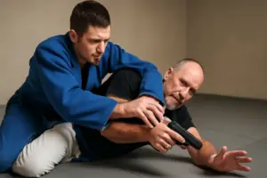 Jiu jitsu e disarmo: come neutralizzare un attacco armato senza rischiare lesioni inutili